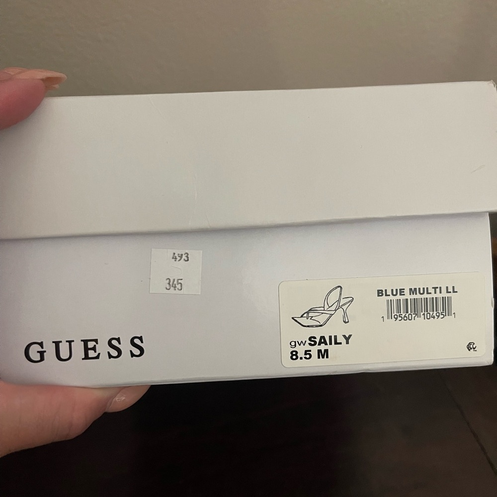 Guess - Picture 5 of 5